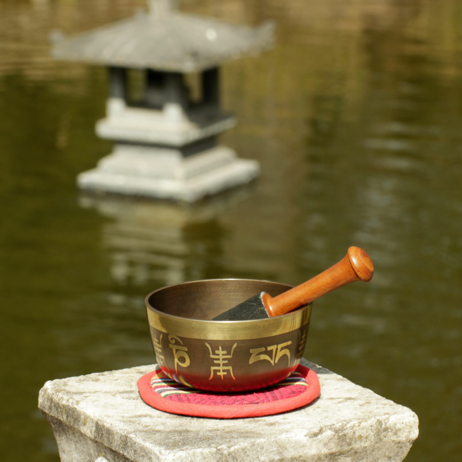 Japán hangtálak - ZEN Hangtál - Orissa - Buddhista motívumokkal - Prémium  Az orisszai hangtál egy különleges fémötvözetből (bronz) készül, amelynek a 