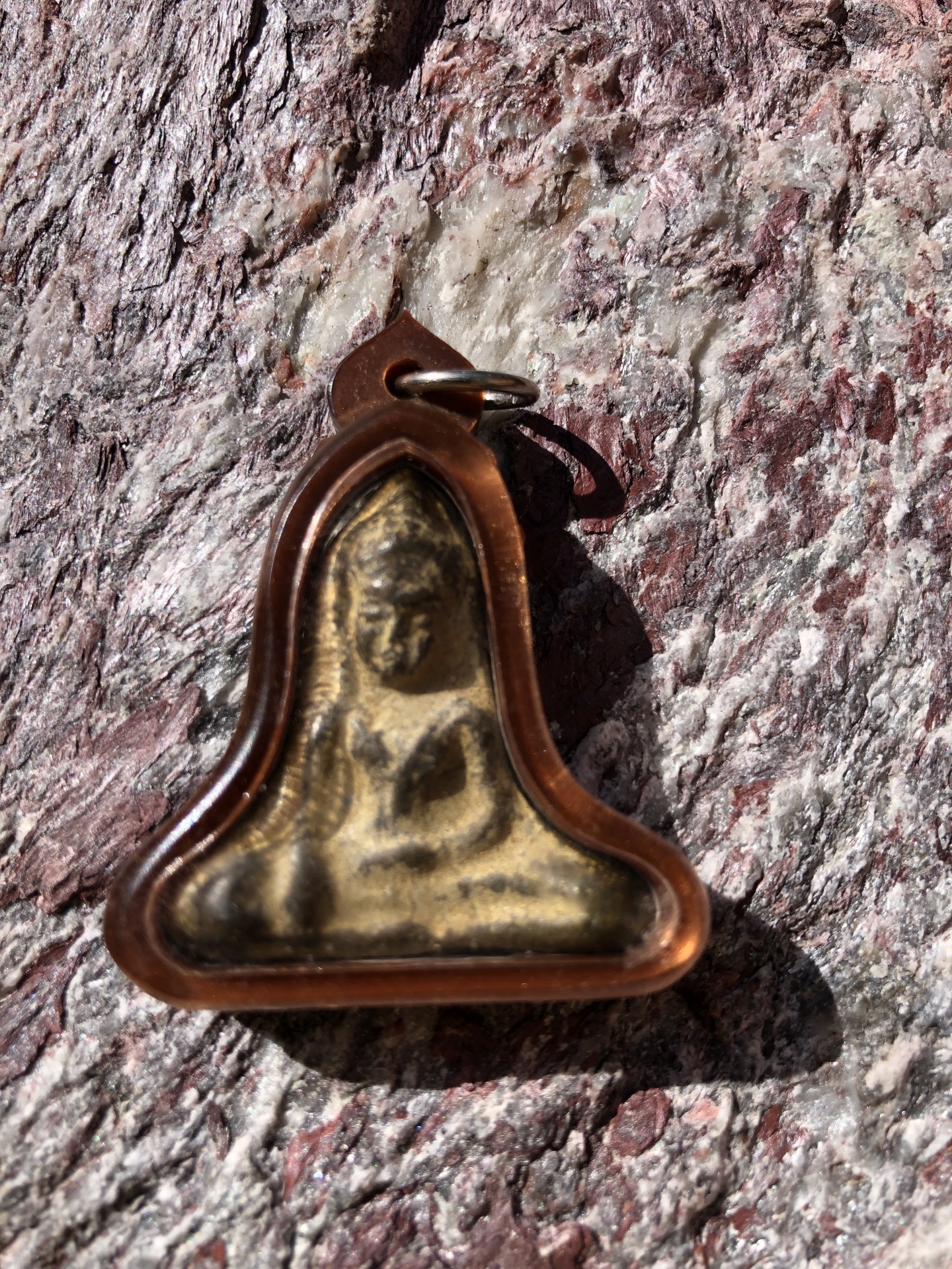 Buddha szobrok - Antik Thai Buddha Amulett  Thaiföldről érkezett amulett,antik bronz kis Buddha szobrok ,mely medálként 