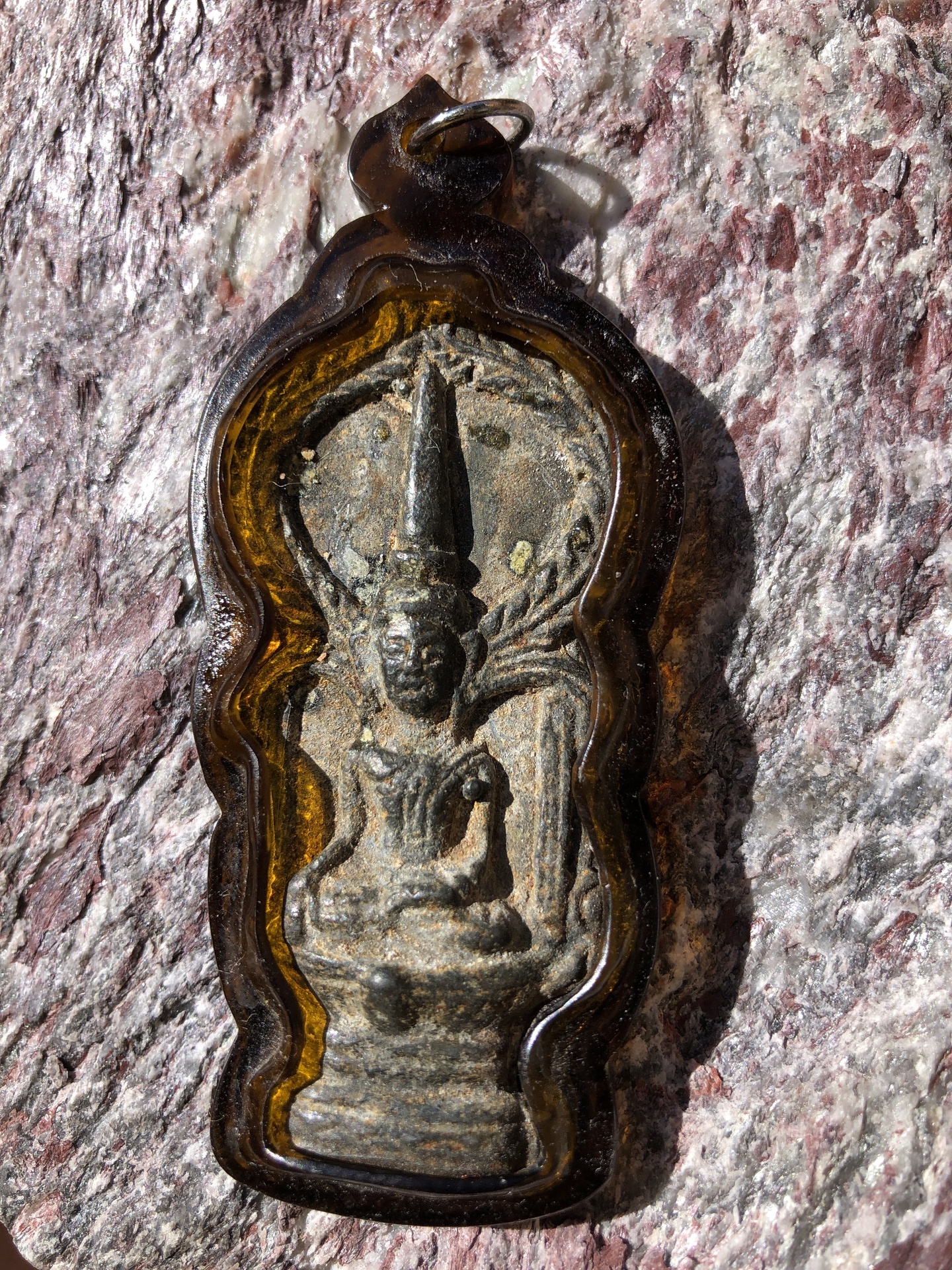 Buddha szobrok - Antik Thai Buddha Amulett  Thaiföldről érkezett amulett,antik bronz kis Buddha szobrok ,mely medálként 