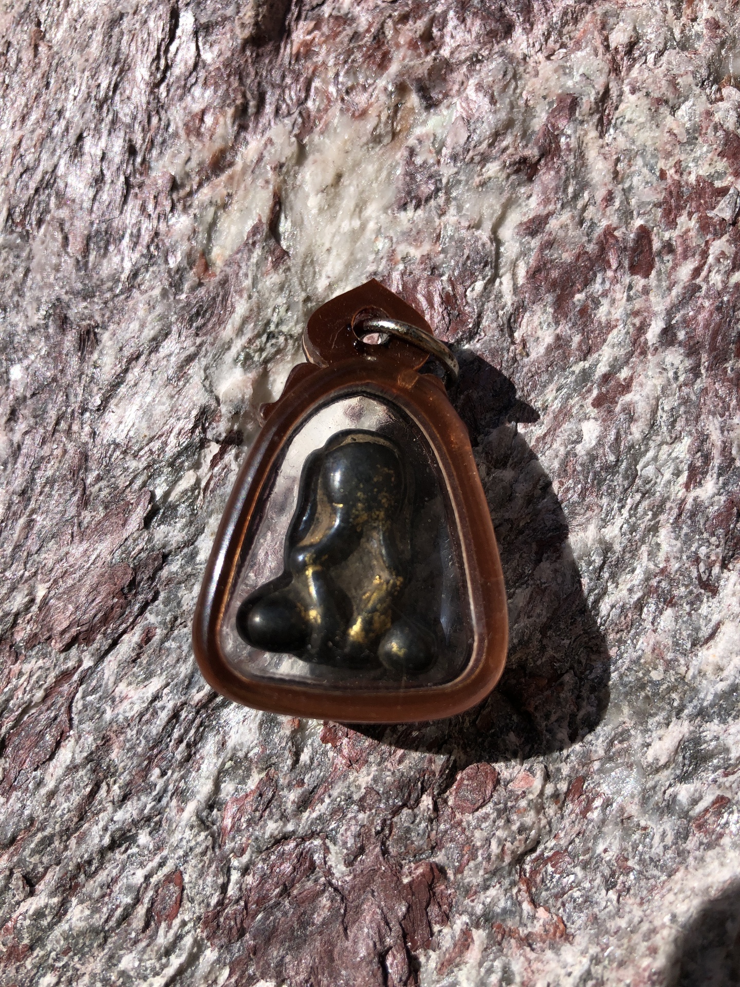 Buddha szobrok - Antik Thai Buddha Amulett  Thaiföldről érkezett amulett,antik bronz kis Buddha szobrok ,mely medálként 