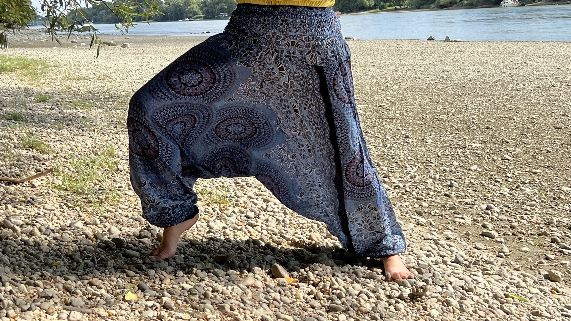 Kék mandala mintás thai női Aladdin nadrág gumis derékkal, jógához meg nyári napokra.