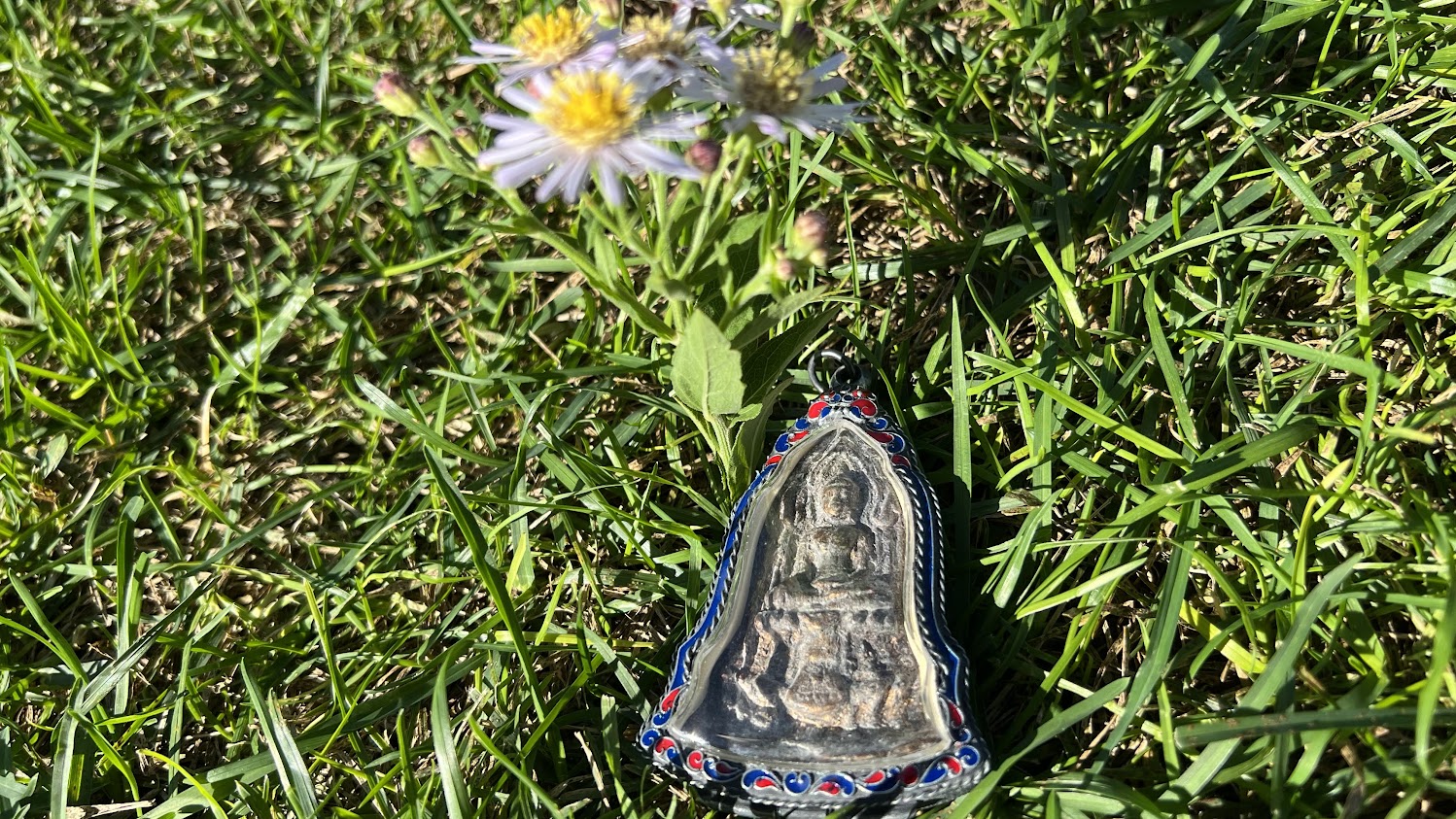 Buddha szobrok - Antik Thai Buddha Amulett  Thaiföldről érkezett amulett,antik bronz kis Buddha szobrok ,mely medálként 