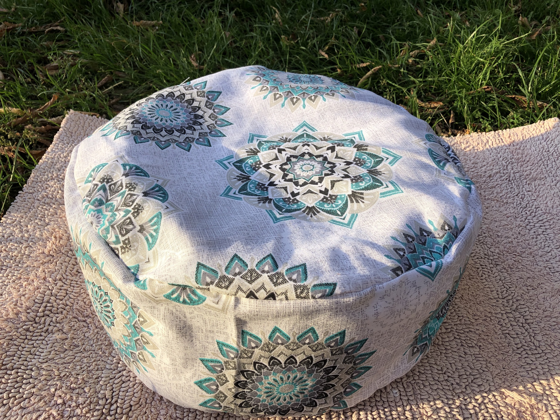 Meditációs párnák - Bio tönkölybúza meditációs párna - Zöld és szürke mandalás  Belső húzat nélkül  <div style="font-size: 1rem;">+Belső huzat rendel&eacute;s&eacute;hez katti 