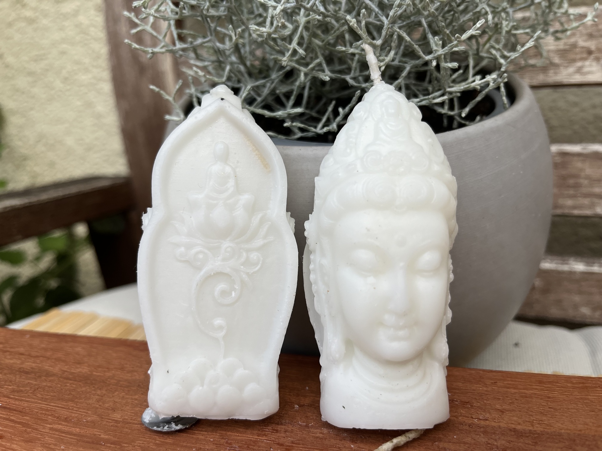 Gyertyák - Buddha Gyertya - Fehér színű  Buddha fej gyertyáink kézzel készítettek, fehér színben, natúr illatban. 