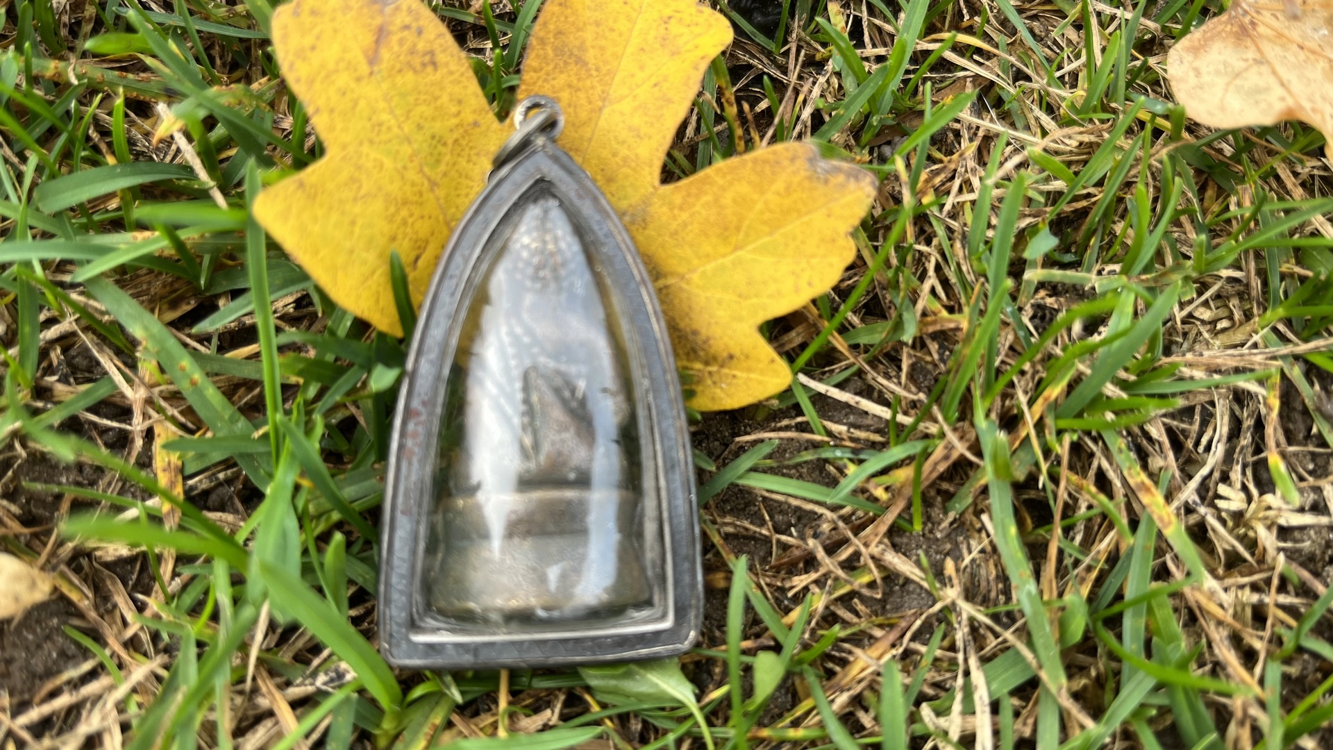 Buddha szobrok - Antik Thai Buddha Amulett  Thaiföldről érkezett amulett,antik bronz kis Buddha szobrok ,mely medálként