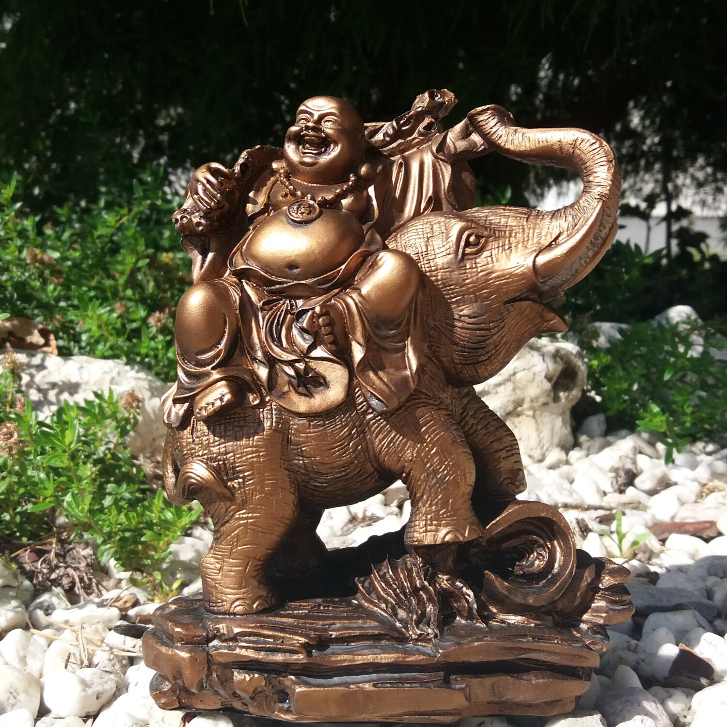 Buddha szobrok - Nevető Buddha szobor elefánton - 16 cm   