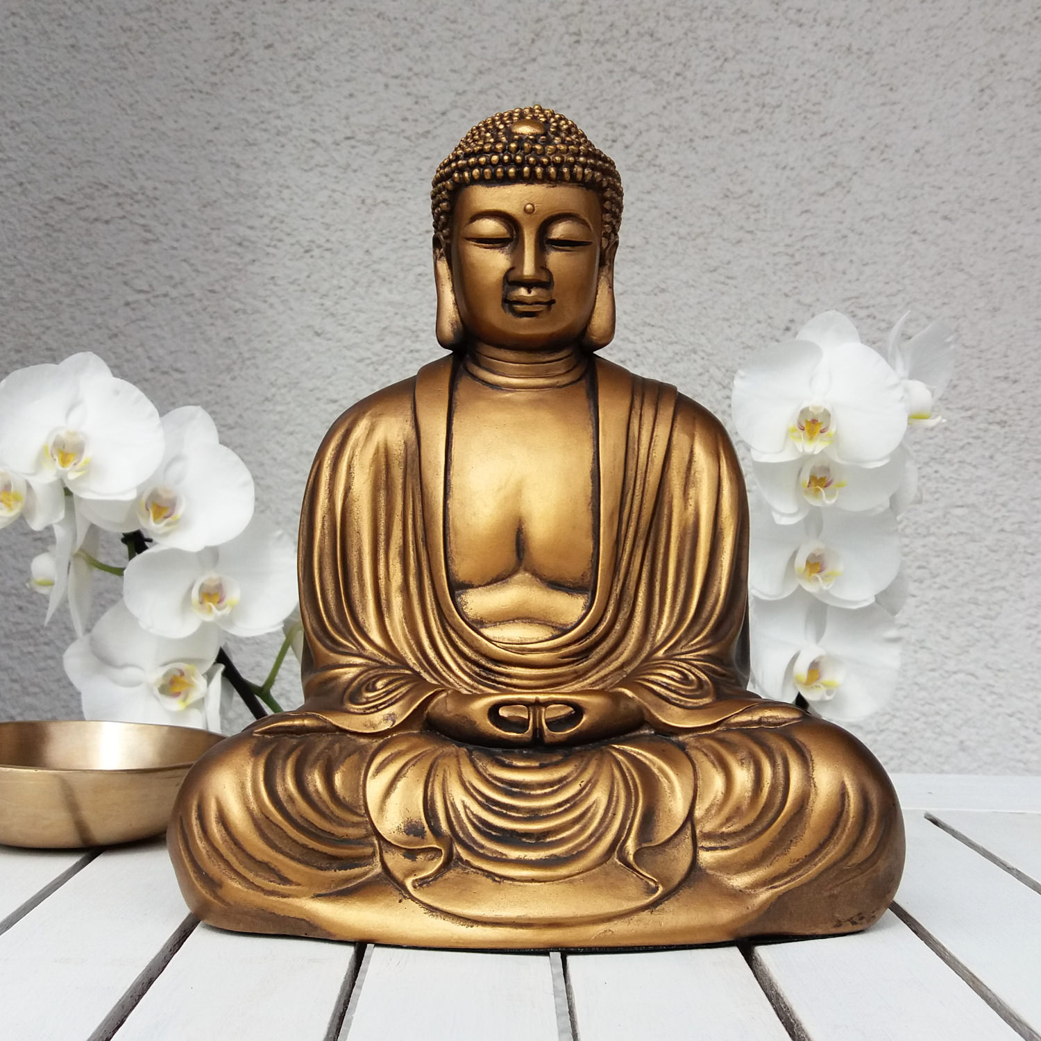 Buddha szobrok - Buddha szobor - Japán - Bronzszínű - 22 cm  Ez a gyönyörű Buddha-szobor meditációs pózban nyugalmat és békét sugároz. A 