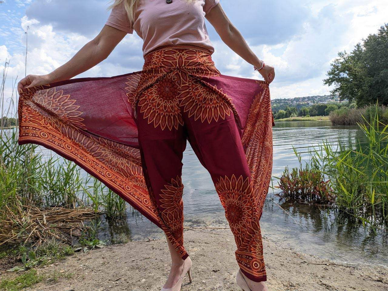 Thai női nadrágok - Bordó egyszínű thai női lapnadrág, átkötős derékkal, bő szárú fazon jógához meg nyári utazáshoz.