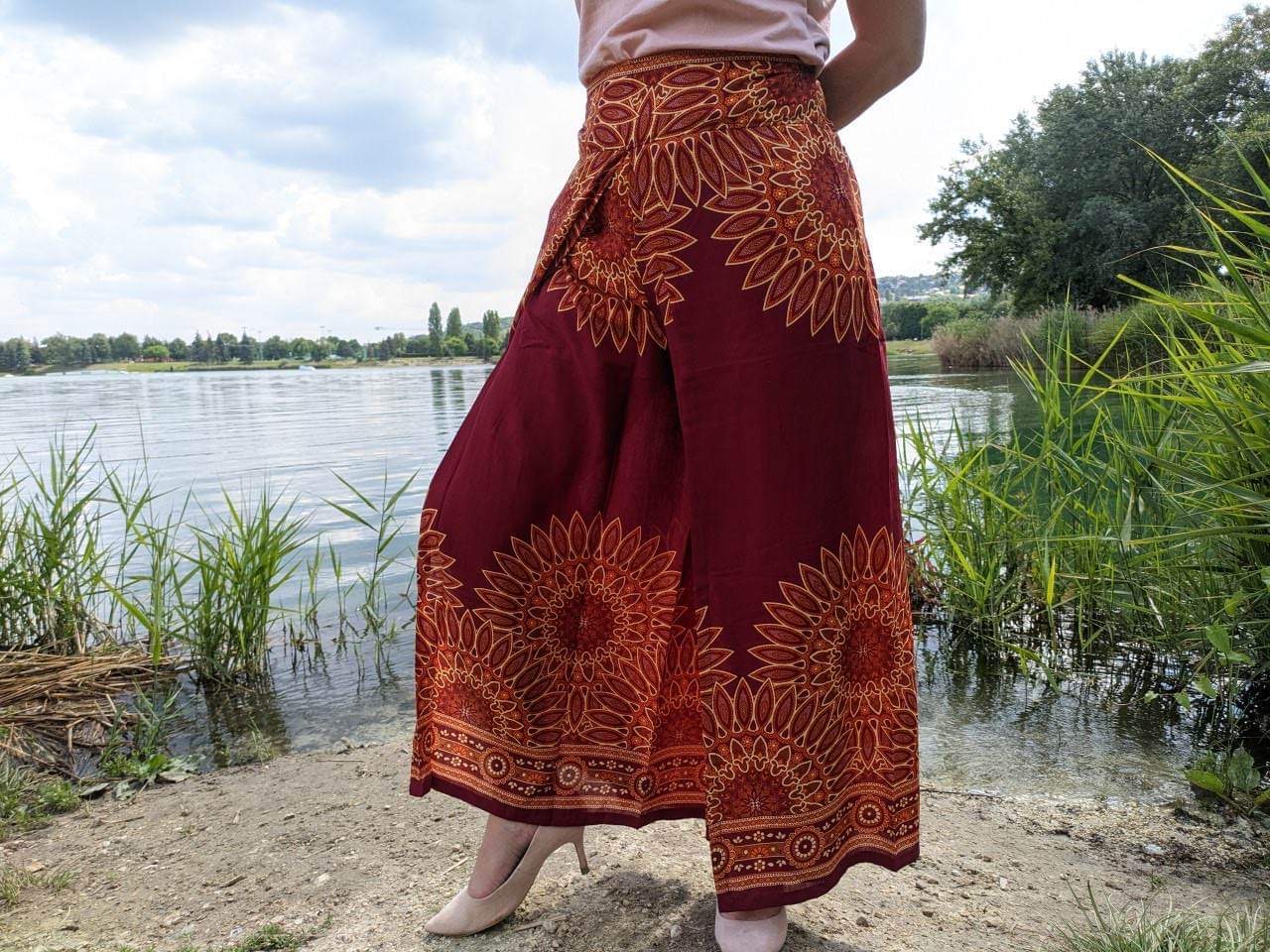 Thai női nadrágok - Bordó egyszínű thai női lapnadrág, átkötős derékkal, bő szárú fazon jógához meg nyári utazáshoz.