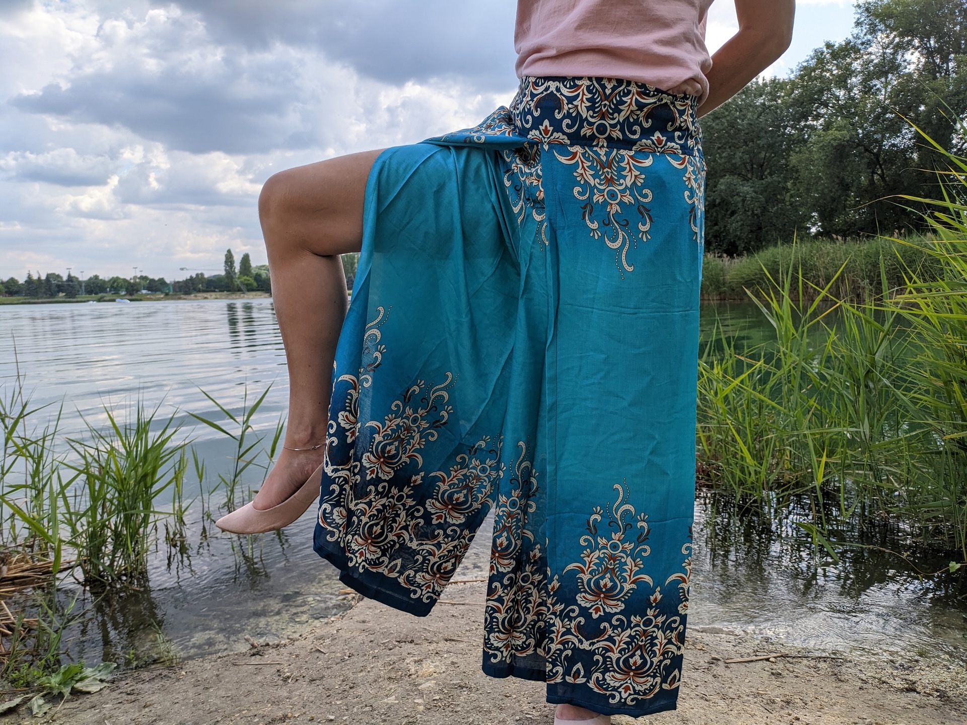 Thai női nadrágok - Türkizkék thai női lapnadrág, átkötős derékkal, bő szárú fazon jógához, nyári strandi napokra.