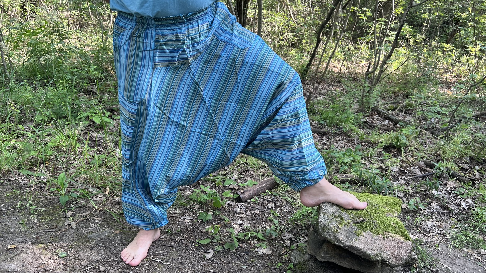 Nepáli férfi nadrág - Nepáli Aladdin nadrág - türkiz csíkos  <span style="font-size: 1rem;">A türkiz csíkos nepáli Aladdin nadrág könnyű 