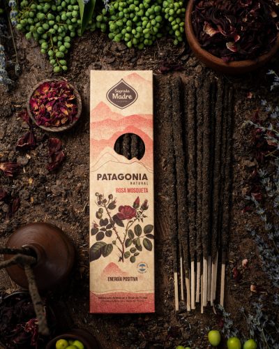 Sagrada Madre Patagonia sorozat - Sagrada Madre - Patagonia sorozat - Rosa Mosqueta - Csipkebogyó Füstölő  Ez a füstölő édes és virágos aromájával Patagónia esszenciáját idézi. A reg 