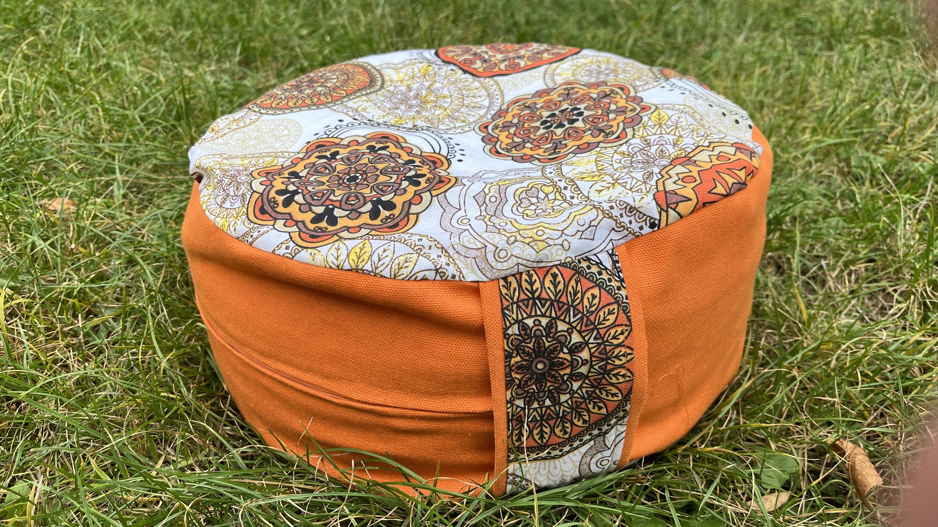 Meditációs párnák - Bio tönkölybúza meditációspárna - Narancs - barna mandalás Belső huzat nélkül <a class="a " onclick="u( 