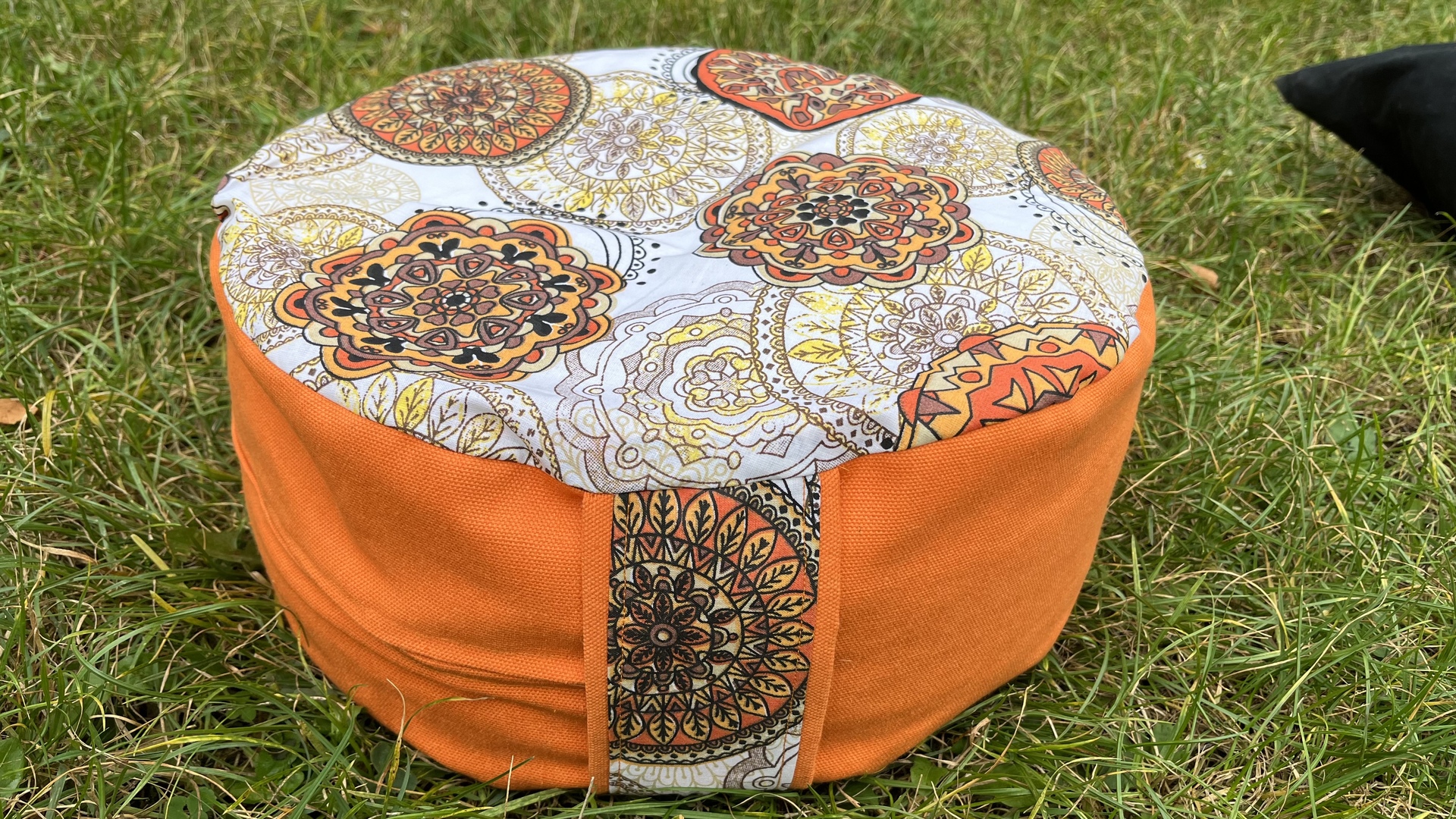 Meditációs párnák - Bio tönkölybúza meditációspárna - Narancs - barna mandalás Belső huzat nélkül <a class="a " onclick="u( 