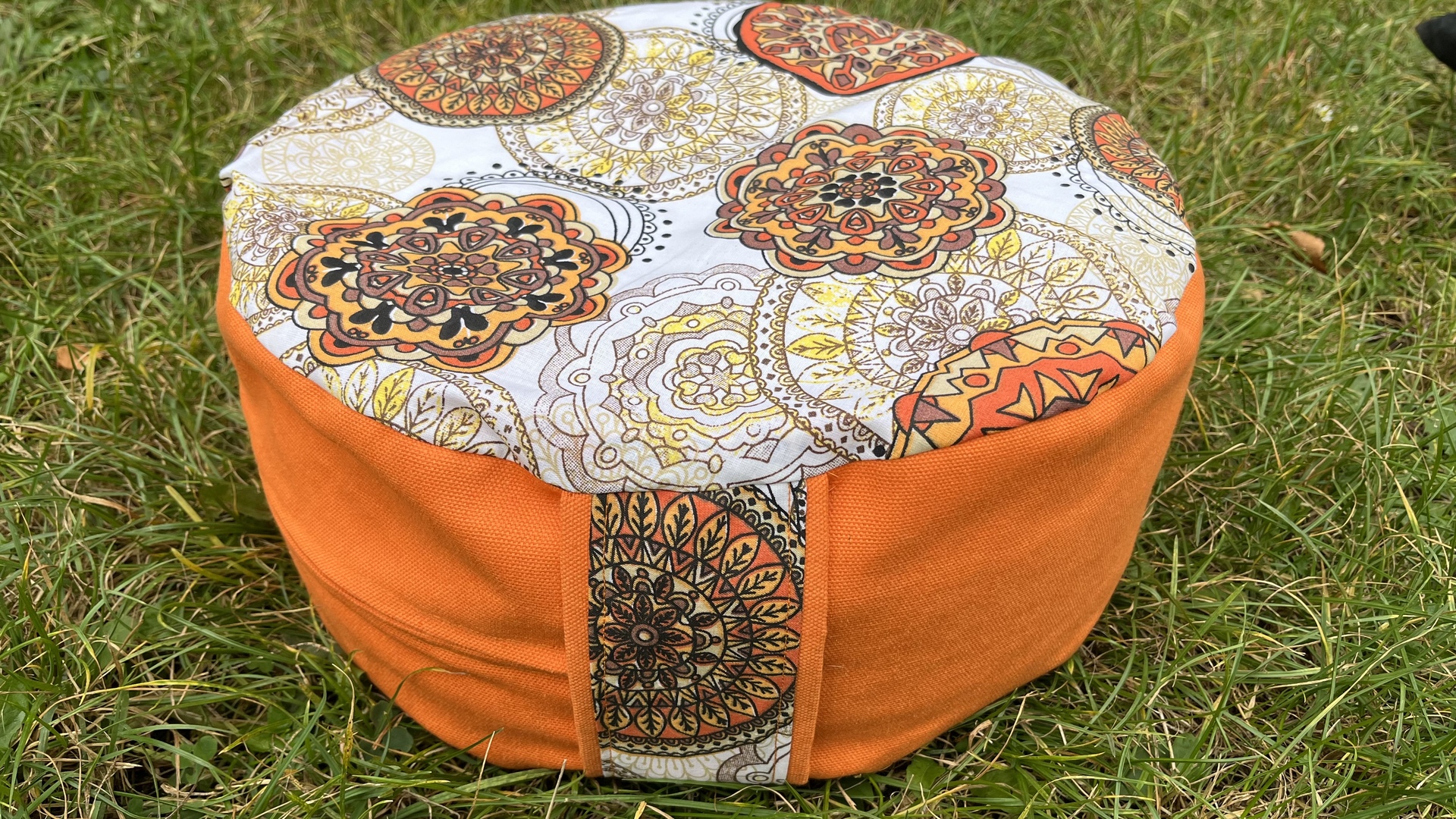 Meditációs párnák - Bio tönkölybúza meditációspárna - Narancs - barna mandalás Belső huzat nélkül <a class="a " onclick="u( 