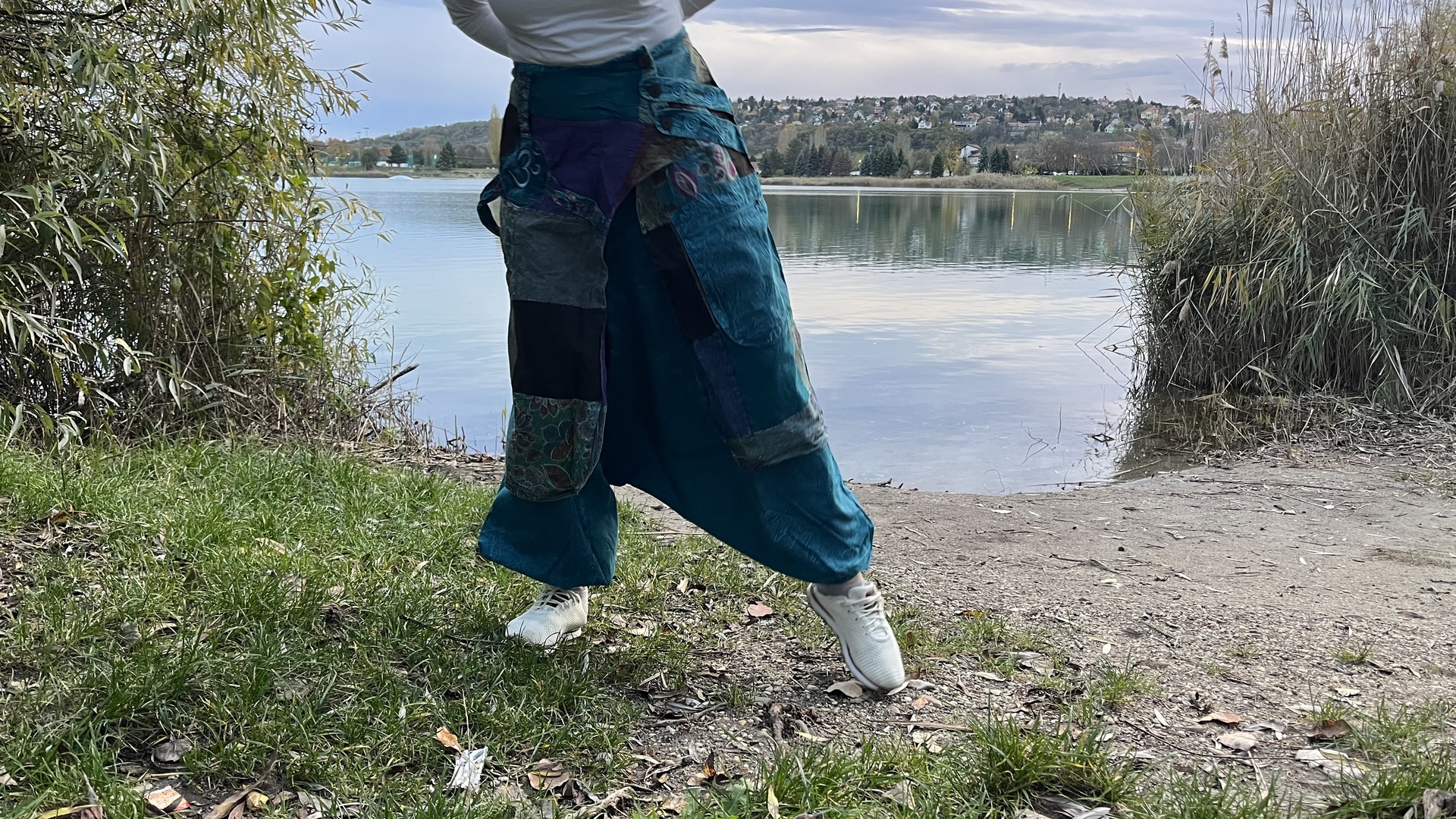 Nepáli férfi nadrág - Nepáli Unisex Aladdin nadrág - farmerkék  <span style="font-size: 1rem;">A Nep&aacute;li unisex Aladdin nadr&aacute;g 