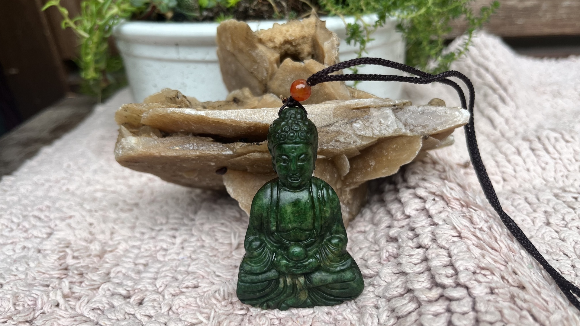 Buddha szobrok - Buddha zöld jáde szobor   