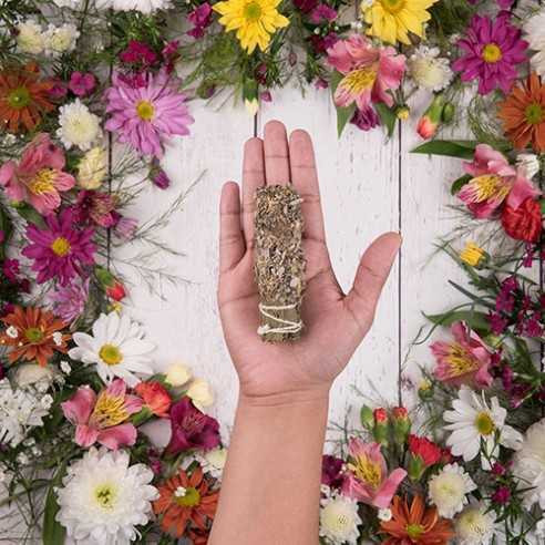 Sagrada Madre füstölő köteg - Sagrada Madre - White Sage - Fehér Zsálya Gyógynövényes füstölő köteg 1 köteg Sagrade Madre Kézműves Gyógynövényes Füstölő Köteg egyedi aromával és pozit 