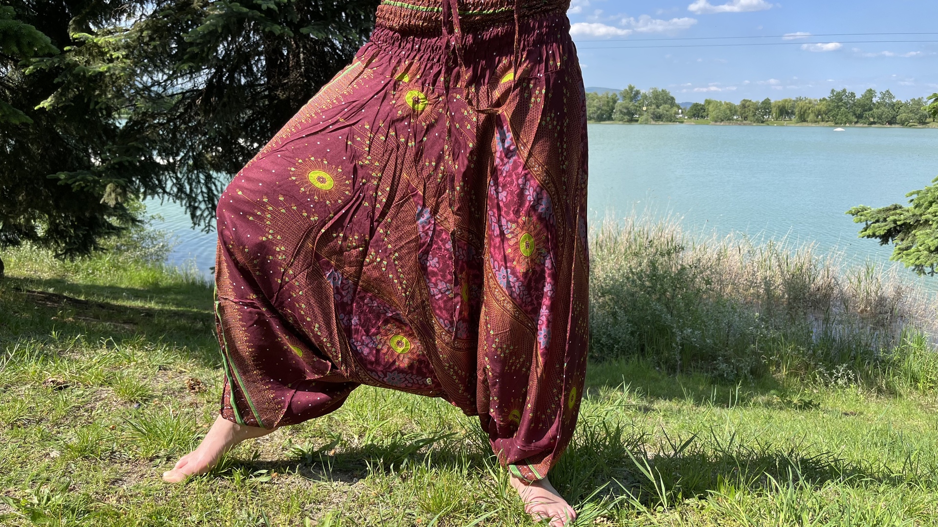 Thai női nadrágok - Mély bordó thai női Aladdin nadrág gumis derékkal, utazáshoz meg otthoni viselethez.