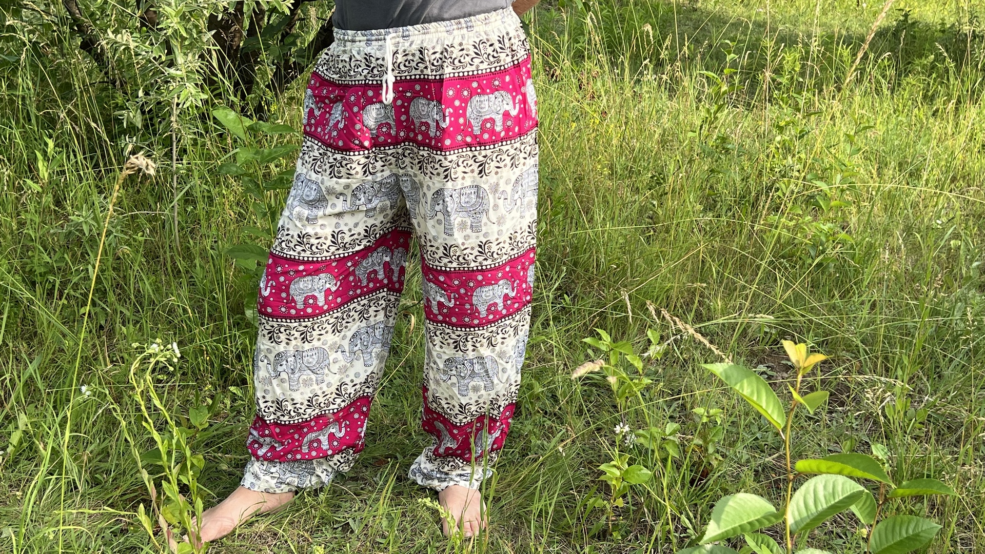 Pink elefántos mintás thai női jázmin nadrág könnyű szövetből, hétköznapi viselethez meg jógához.