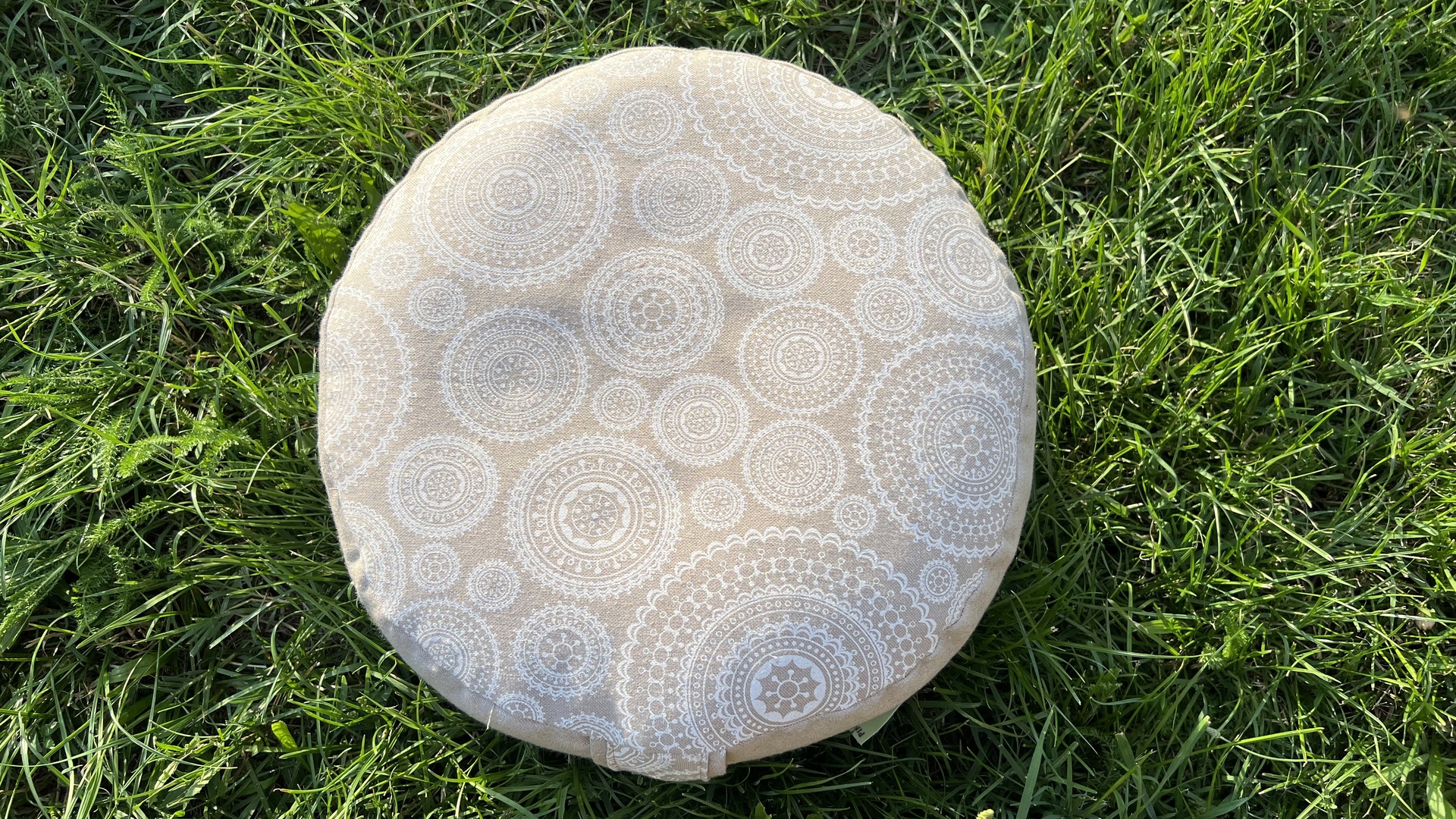 Meditációs párnák - Bio tönkölybúza meditációspárna - Natúr Mandalás Belső húzat nélkül <div style="font-size: 1rem;">+Belső huzat rendel&eacute;s&eacute;hez katti 