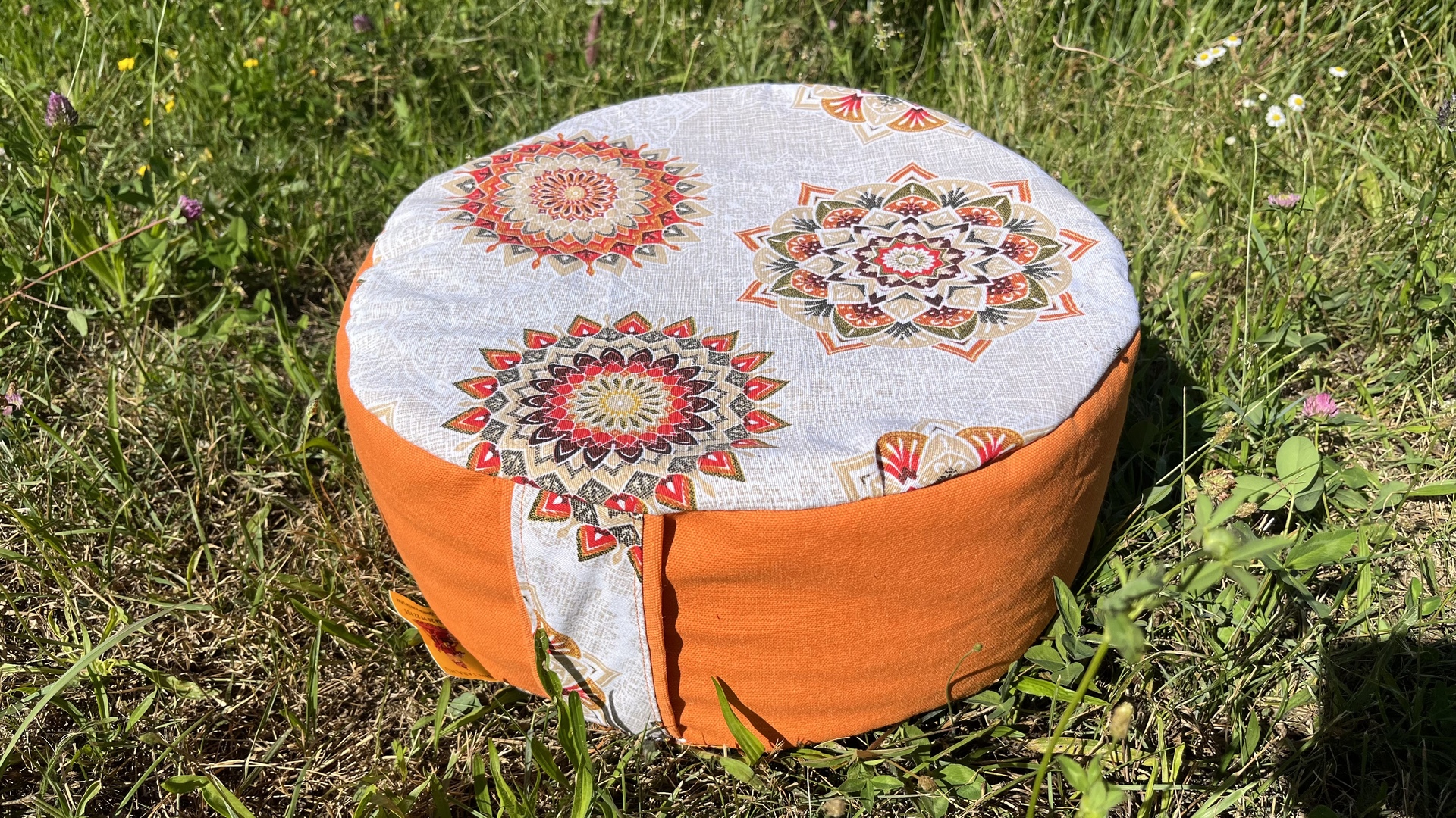 Meditációs párnák - Bio tönkölybúza meditációspárna - Narancs - mandalás - világos Belső húzat nélkül <span style="font-size: 1rem;">A helyes testtartás alapja a kényelmes és el 