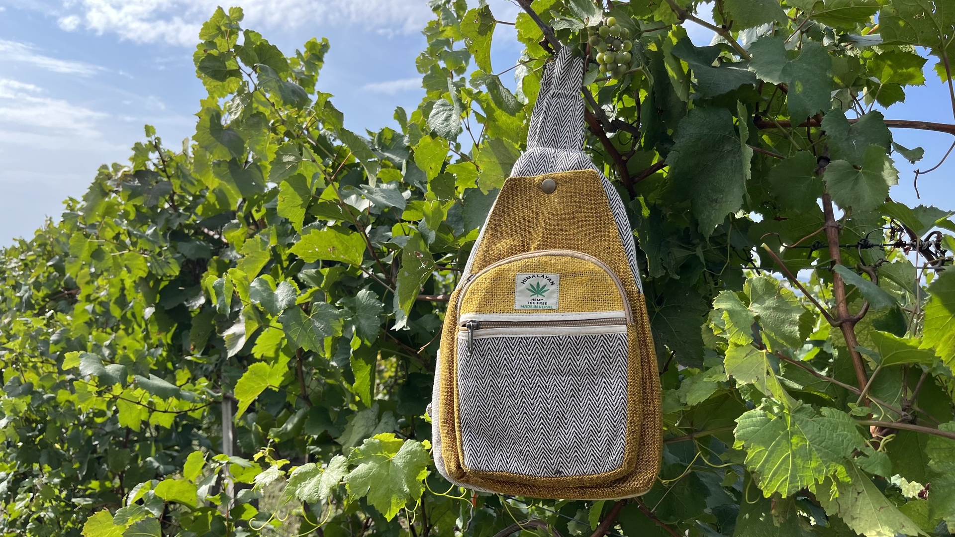 Himalája kender kis hátizsák - Crossbody - sárga  Natúr és sárga Himalájai kender Hátizsák Katmanduban, Nepálban készült. Ezek a trendi kend
