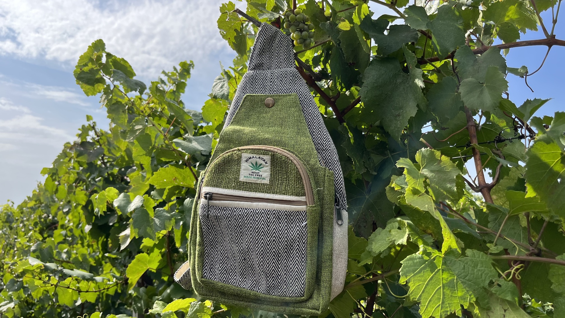 Himalája kender kis hátizsák - Crossbody - világoszöld  Natúr és vilagoszöld Himalájai kender Hátizsák Katmanduban, Nepálban készült. Ezek a trendi kend