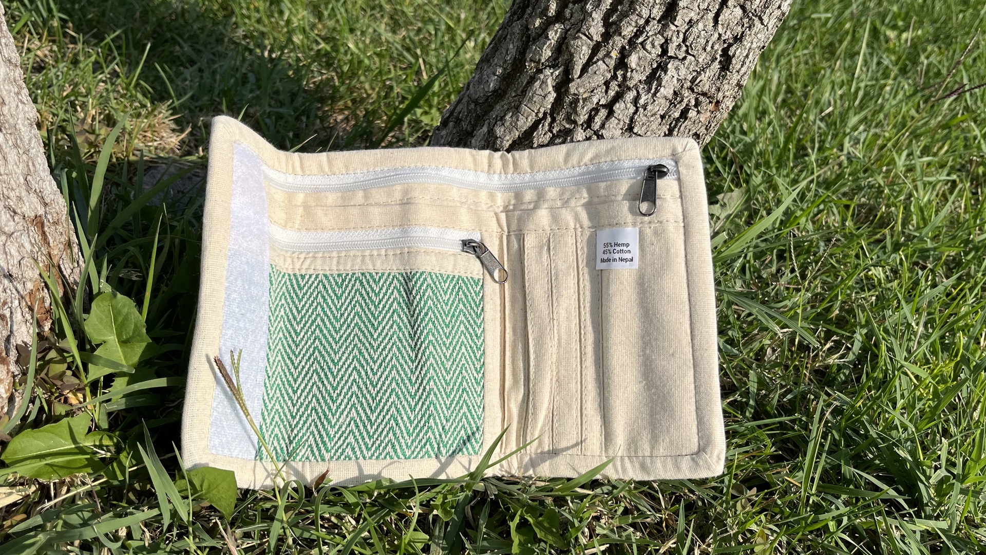 Himalája kender pénztárca - Himalája Kender pénztárca - Natúr és zöld Natúr és zöld Himalájai kender pénztárca Katmanduban, Nepálban készült. Ezek a trendi ken 