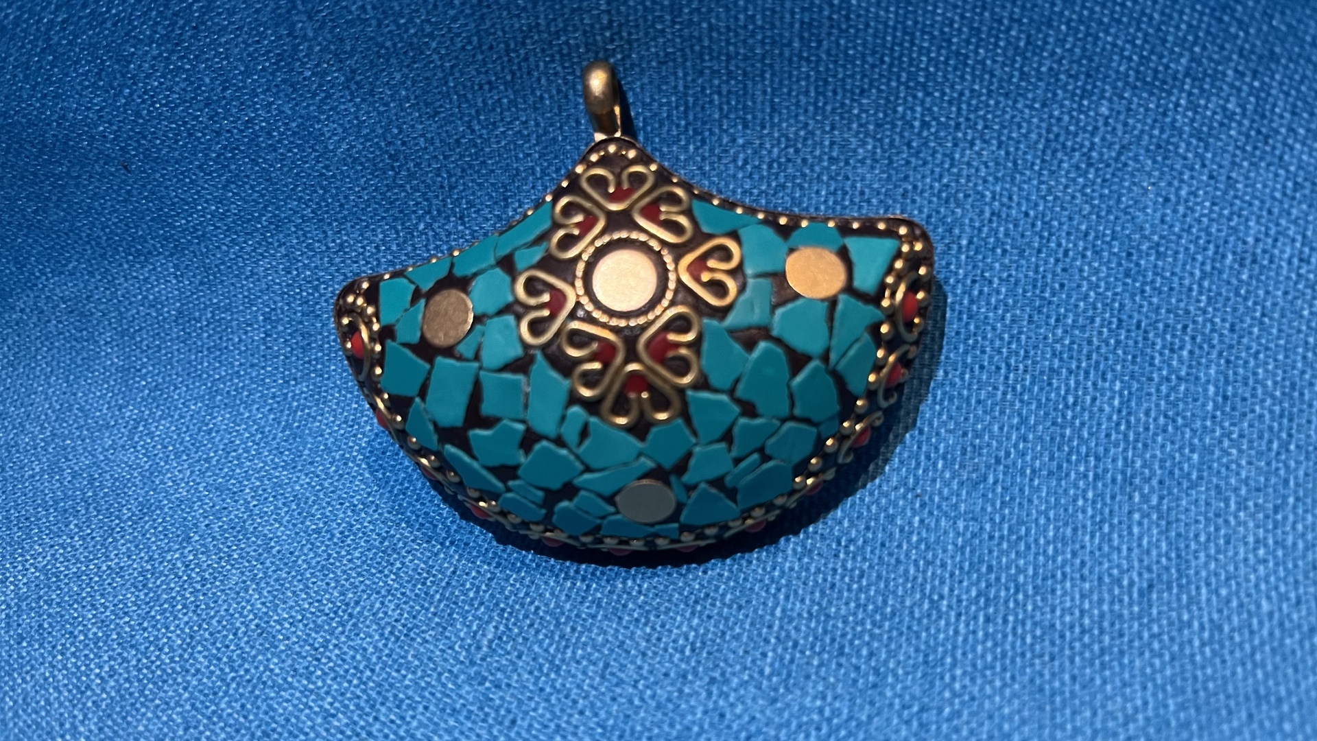 Medál - Indonéz medál - türkiz   Gyönyörű Indonéziából érkező kézzel készített ,egyedi mandala medál, türkiz 