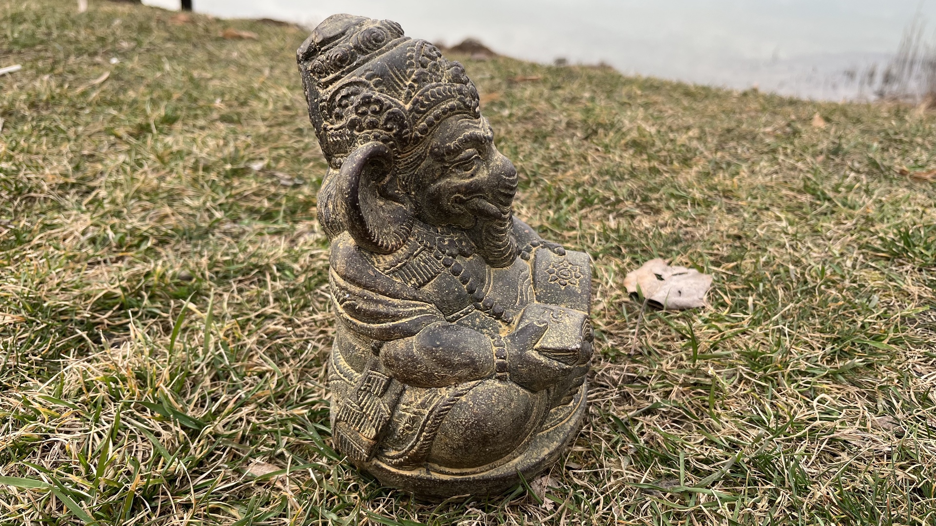 Ganésa szobrok - Ganesha kő szobor  Gyönyörű Ganesha kő szoborA természetes kőből faragott, részletgazdag Ganes 