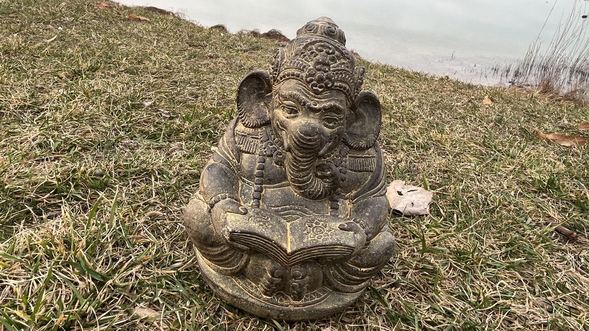 Ganésa szobrok - Ganesha kő szobor  Gyönyörű Ganesha kő szoborA természetes kőből faragott, részletgazdag Ganes 