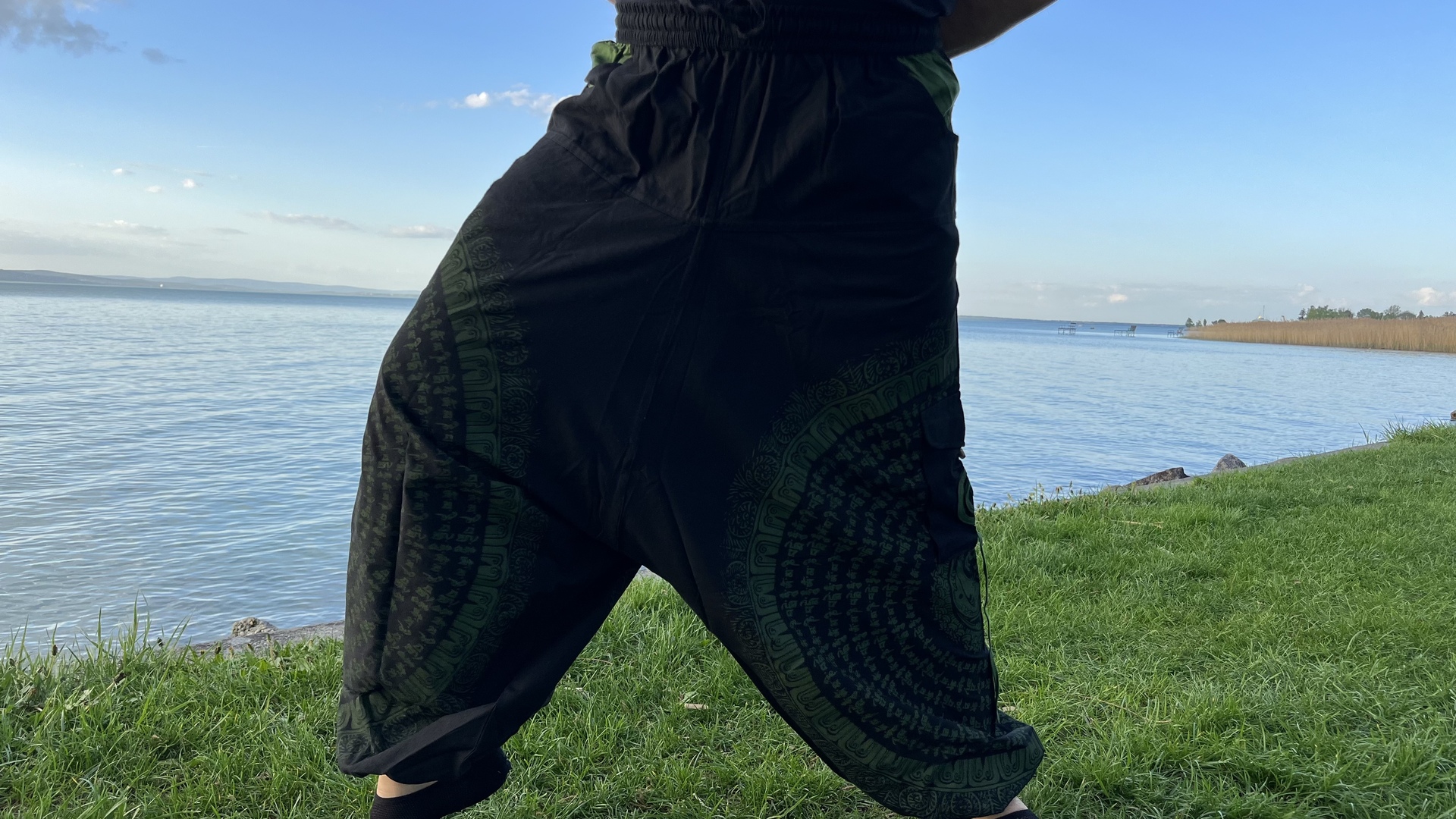 Nepáli férfi nadrág - Nepáli Unisex Aladdin nadrág - Mantras Zöld  Nepáli Unisex Aladdin nadrág&nbsp;<br id="isPasted">Om mani padme hum mantr 