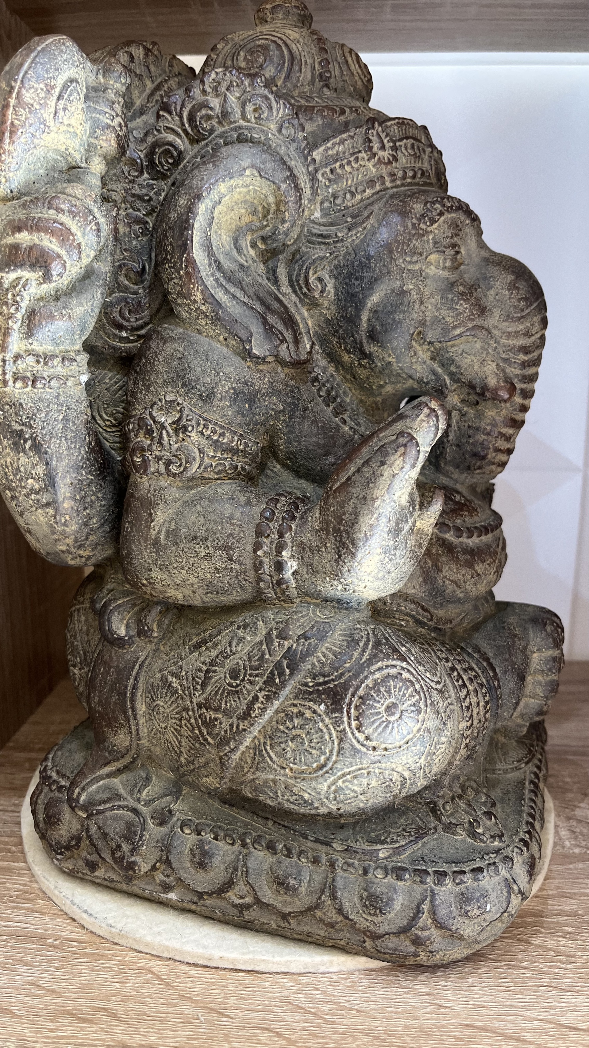 Ganésa szobrok - Ganesha kő szobor - közepes  <span style="font-size: 1rem;">Gyönyörű Ganesha kő szobor,mely kerted vagy  