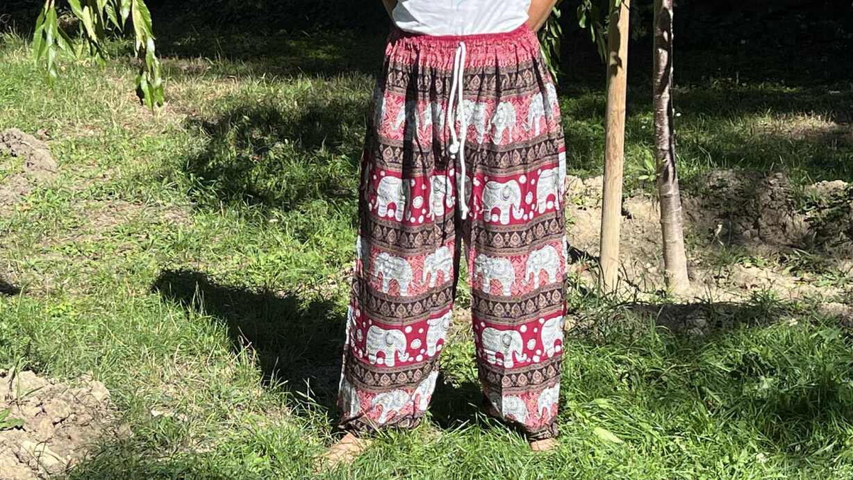 Barna bordó elefántos mintás thai női jázmin nadrág, könnyű szövetből jógához meg nyári hétköznapokra.
