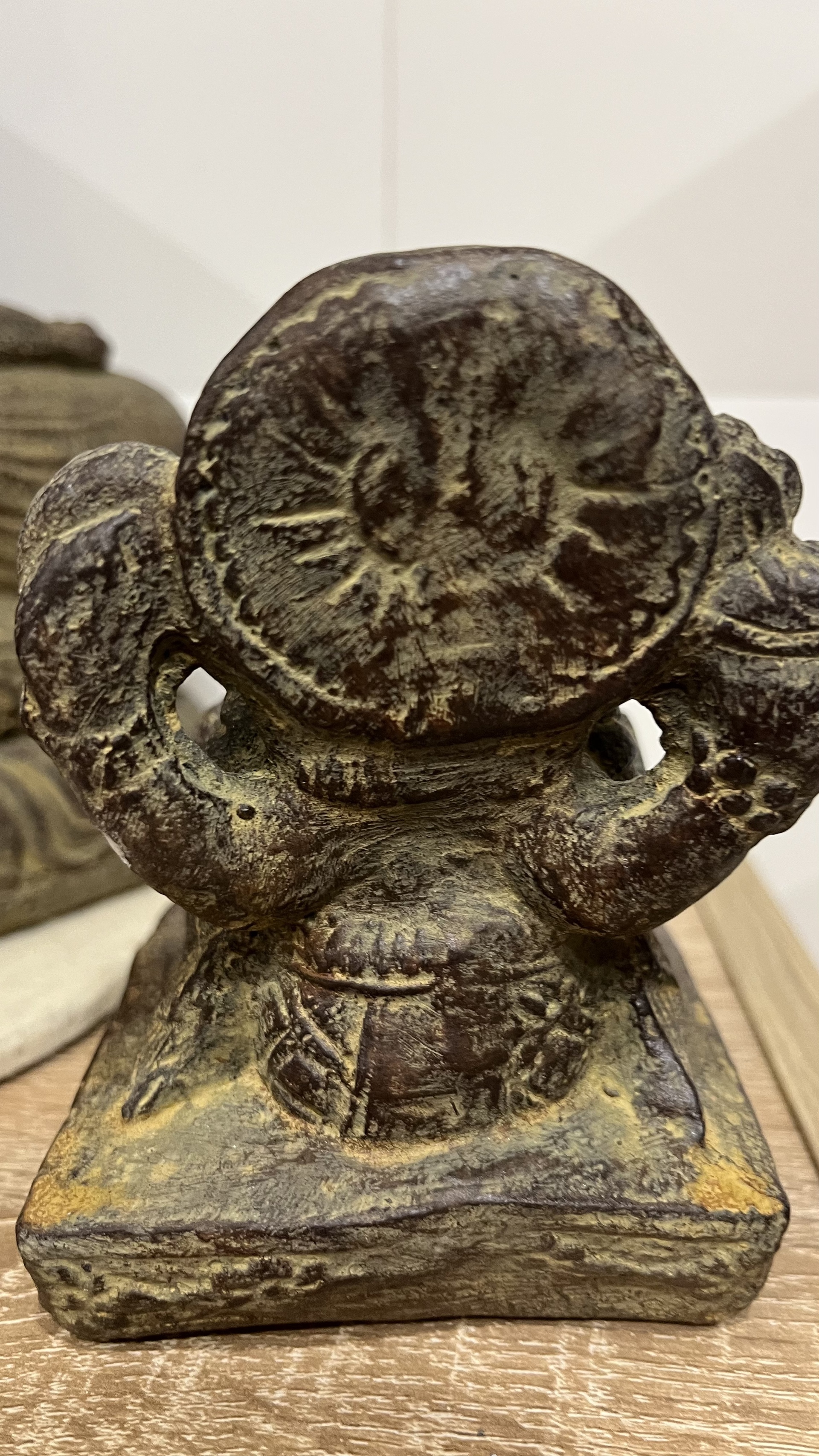 Ganésa szobrok - Ganesha mécses tartó   <span style="font-size: 1rem;">Kőből készült Ganesha mécses tartó.</span> 