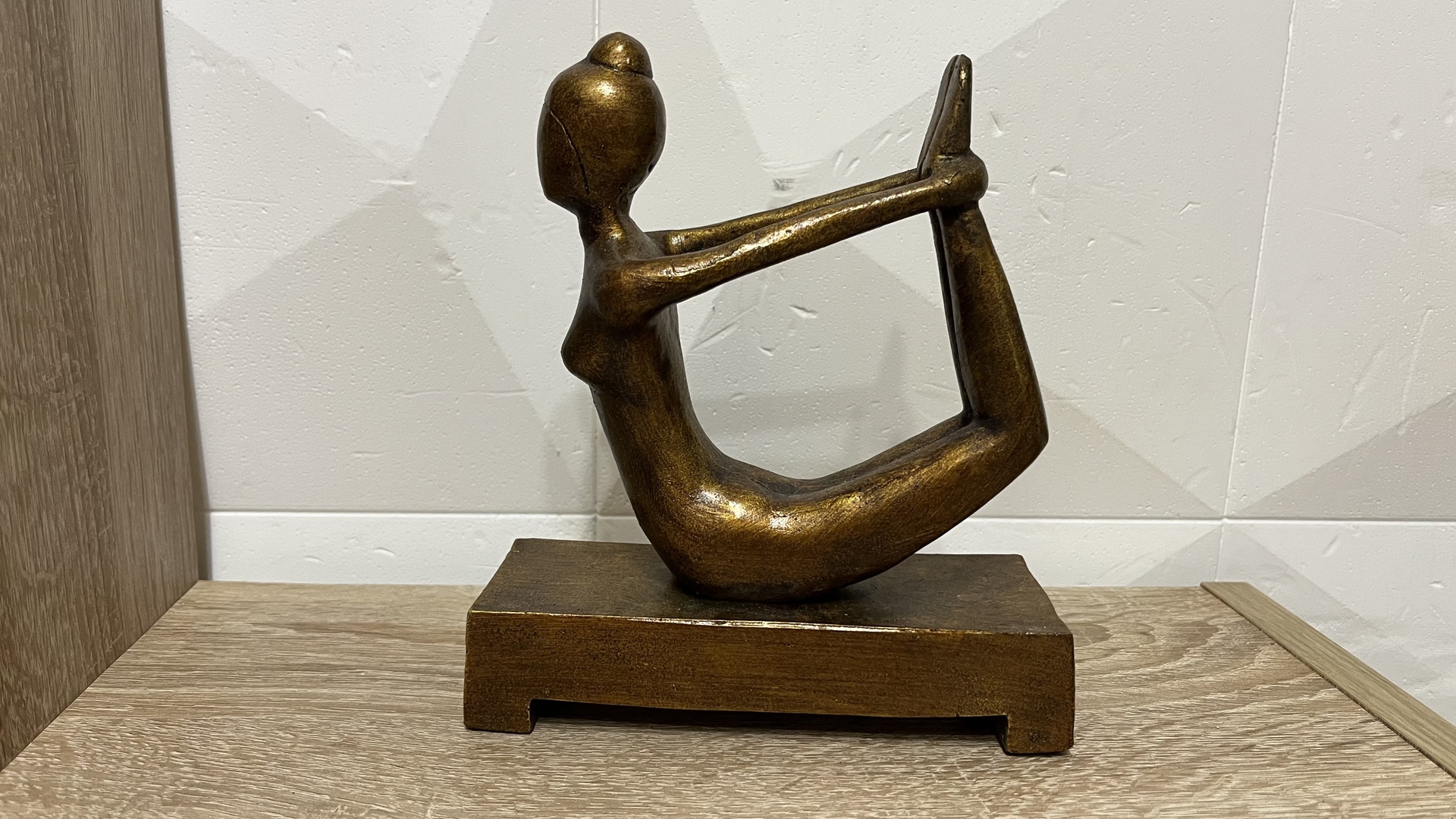 Rituális tárgyak - Jógázó lány - bölcső  <span style="font-size: 1rem;">Jog&aacute;z&oacute; l&aacute;ny Dhanurasana 