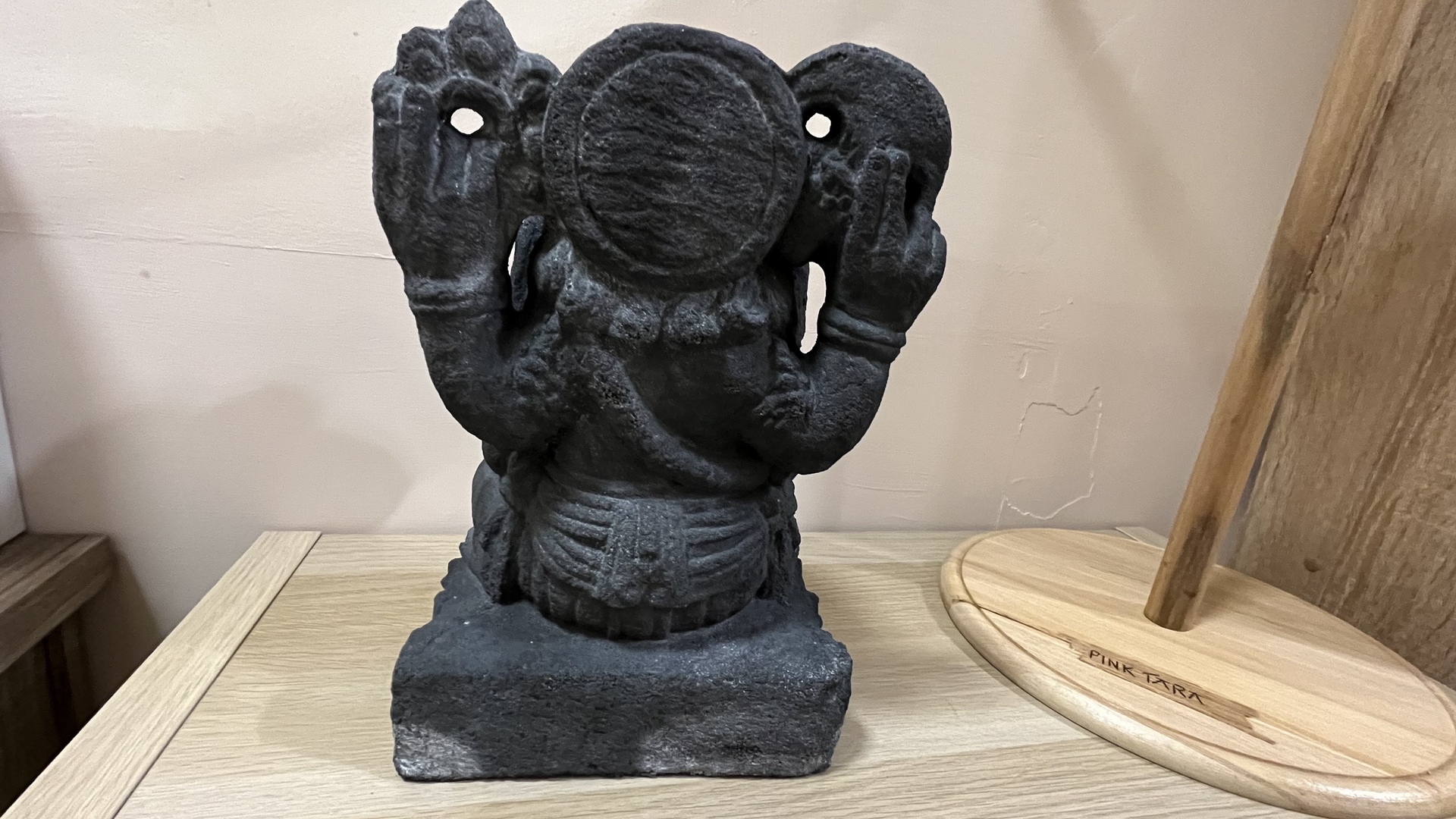 Ganésa szobrok - Ganesha lávakő szobor  <span style="font-size: 1rem;">Ganesha az elefántfejű indiai isten az akadá 