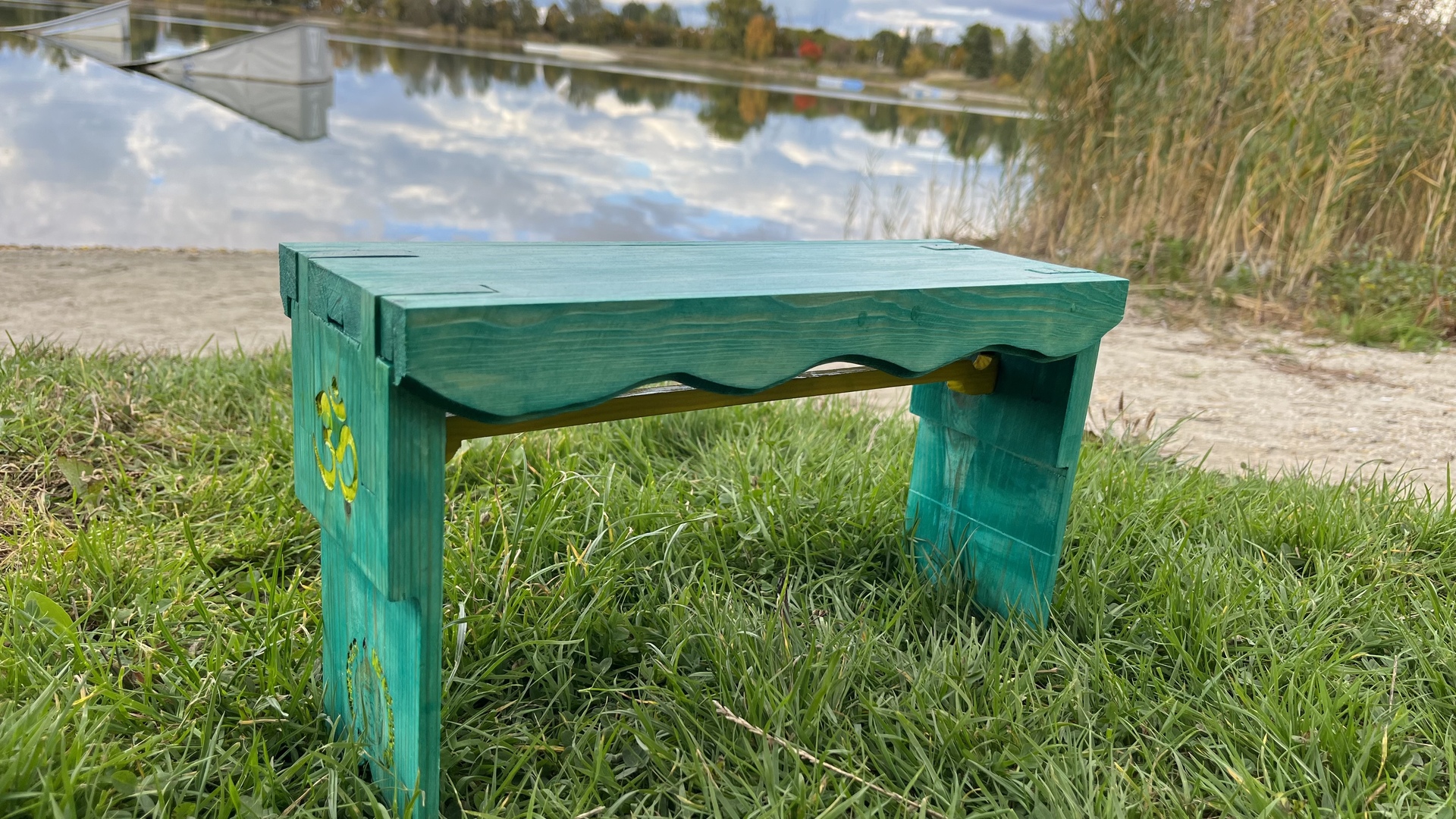 Meditációs kellékek - Meditációs szék - zöld Om mantrával Hand made összecsukható  <span style="font-size: 1rem;">A k&eacute;zzel k&eacute;sz&uuml;lt, z&ouml; 