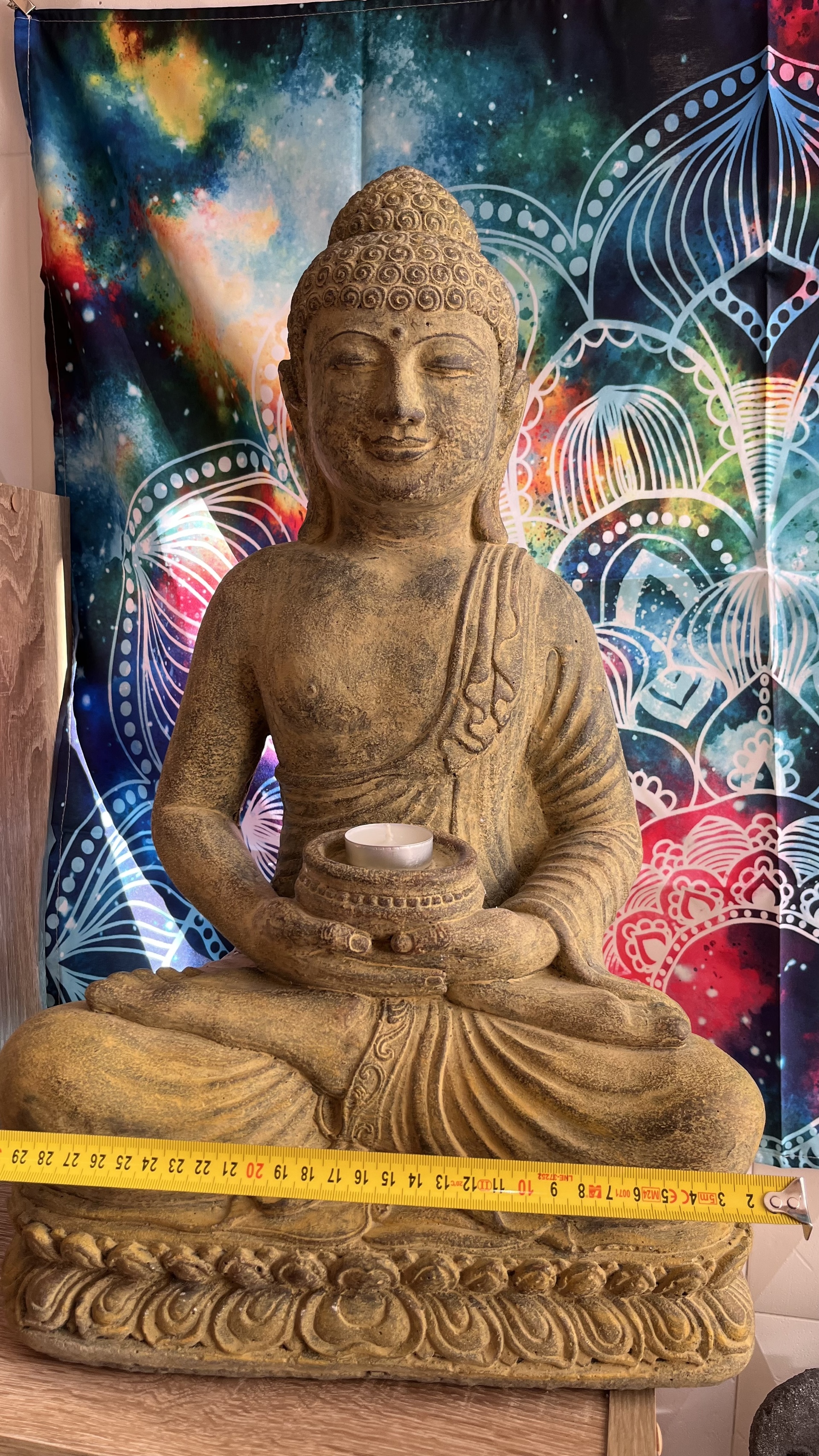 Buddha szobrok - Buddha nagy kőszobor  Impoz&aacute;ns m&eacute;retű Buddha kőszobor, term&eacute;szetes hat&aacut