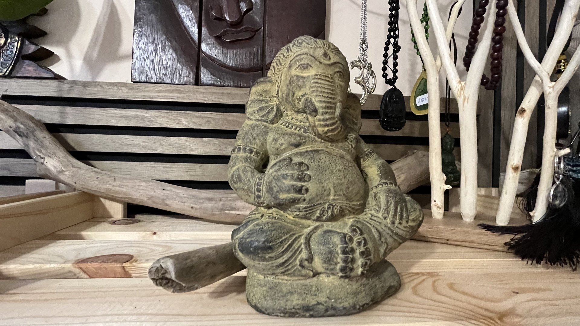 Ganésa szobrok - Ganesha kő szor   <span style="font-size: 1rem;">Ganesha, más néven Ganapati, a bölcsesség és