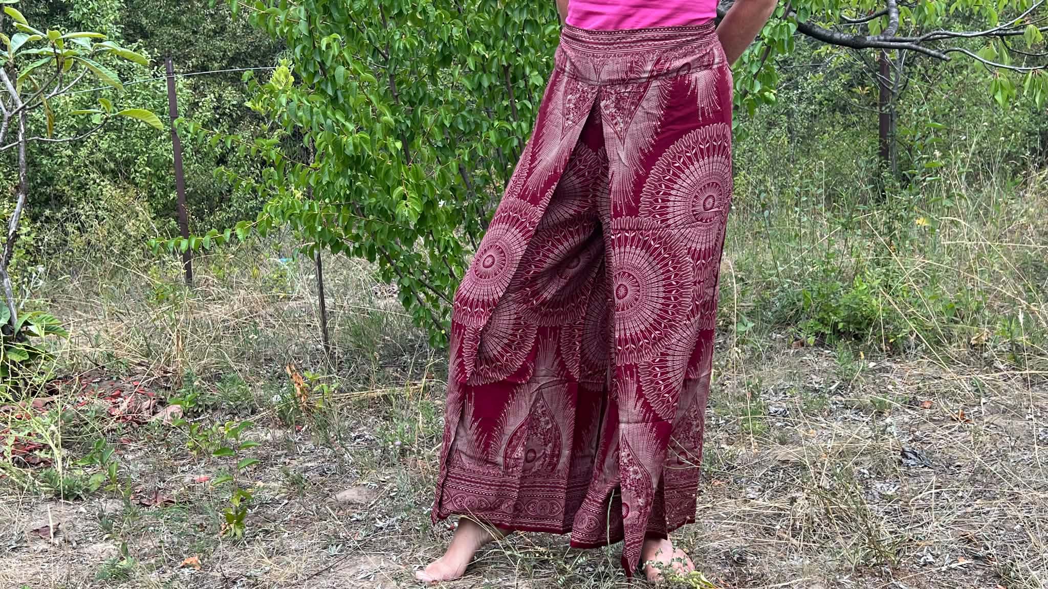 Bordó mandala mintás thai női lapnadrág, átkötős derékkal, kényelmes viselet meditációhoz meg utazáshoz.