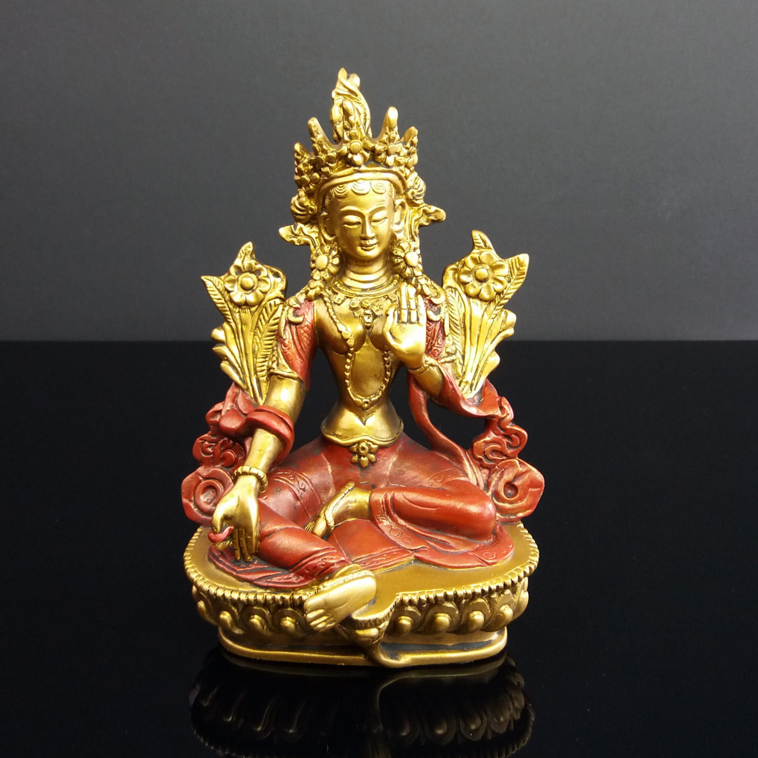 Tara szobrok - Zöld Tara szobor - Arany, Vörös - 14 cm   