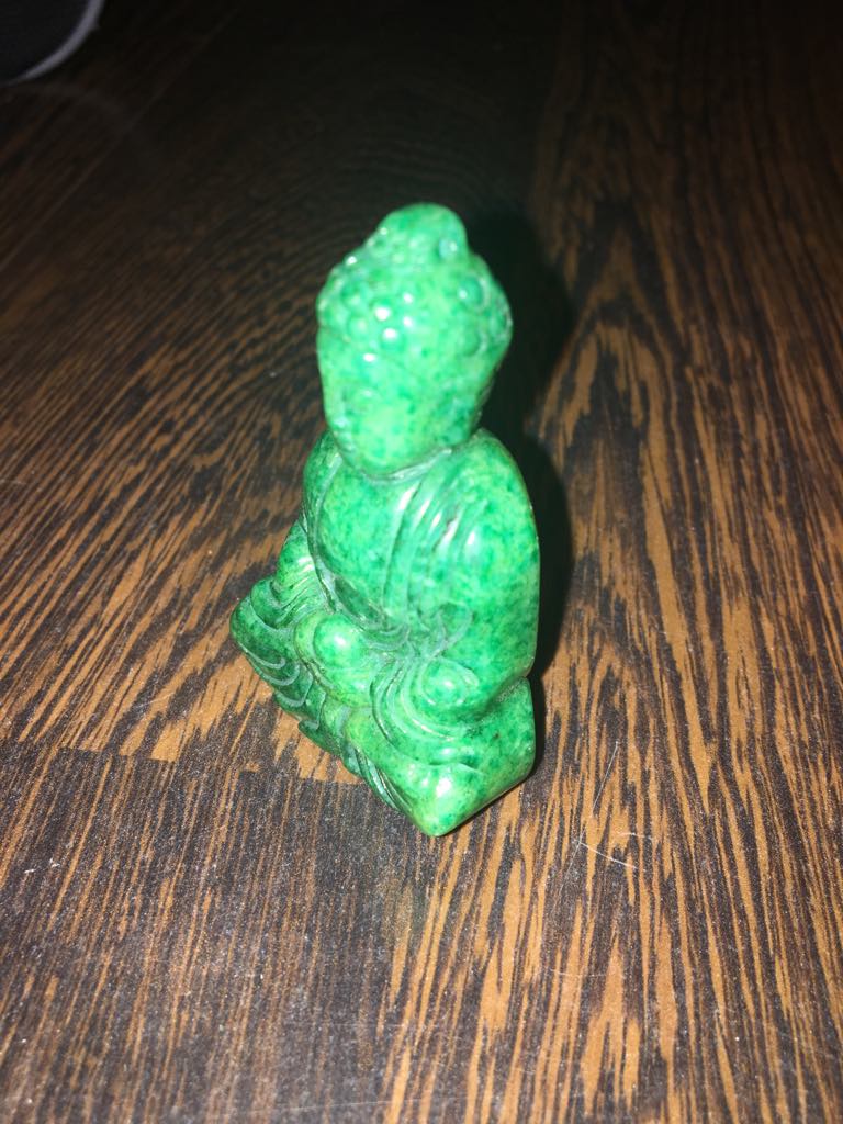 Buddha szobrok - Budda szobor jade kőből - 6 cm  Jade hatása: szerencse, vese, méregtelenítő, sejtregenerálódás, lelki béke, 