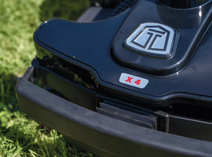 Techline robotfűnyírók - Techline NEXTTECH BX4 4WD Robotfűnyíró Maximális rugalmasság még a legszélsőségesebb lejtőkön is A NEXTTECH B X4 4WD változata optimálisan kezeli az egyenetlen pázsitot, ak 